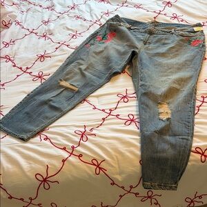 Arizona Jean Company Distressed Blue Jeans with Red Embroidery